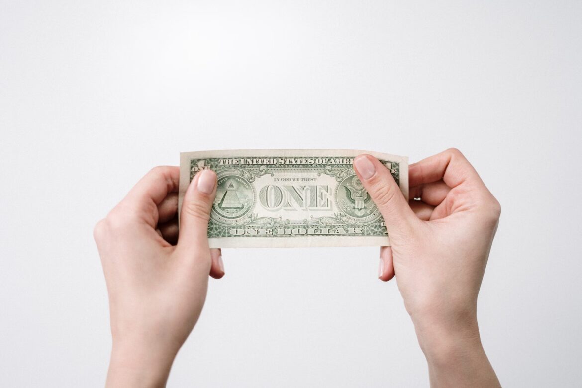 Canadian Dollar Rally Pauses as Tariff Risks Resurface