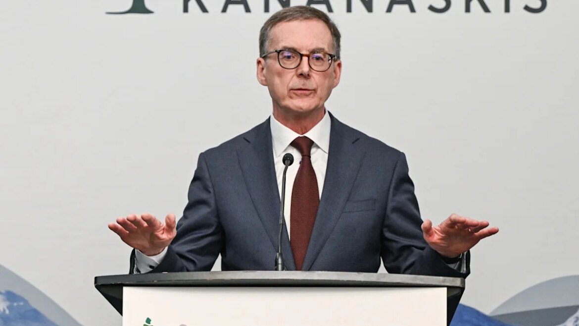 Macklem Rate Hike Warning as Oil Pushes Inflation to 3%